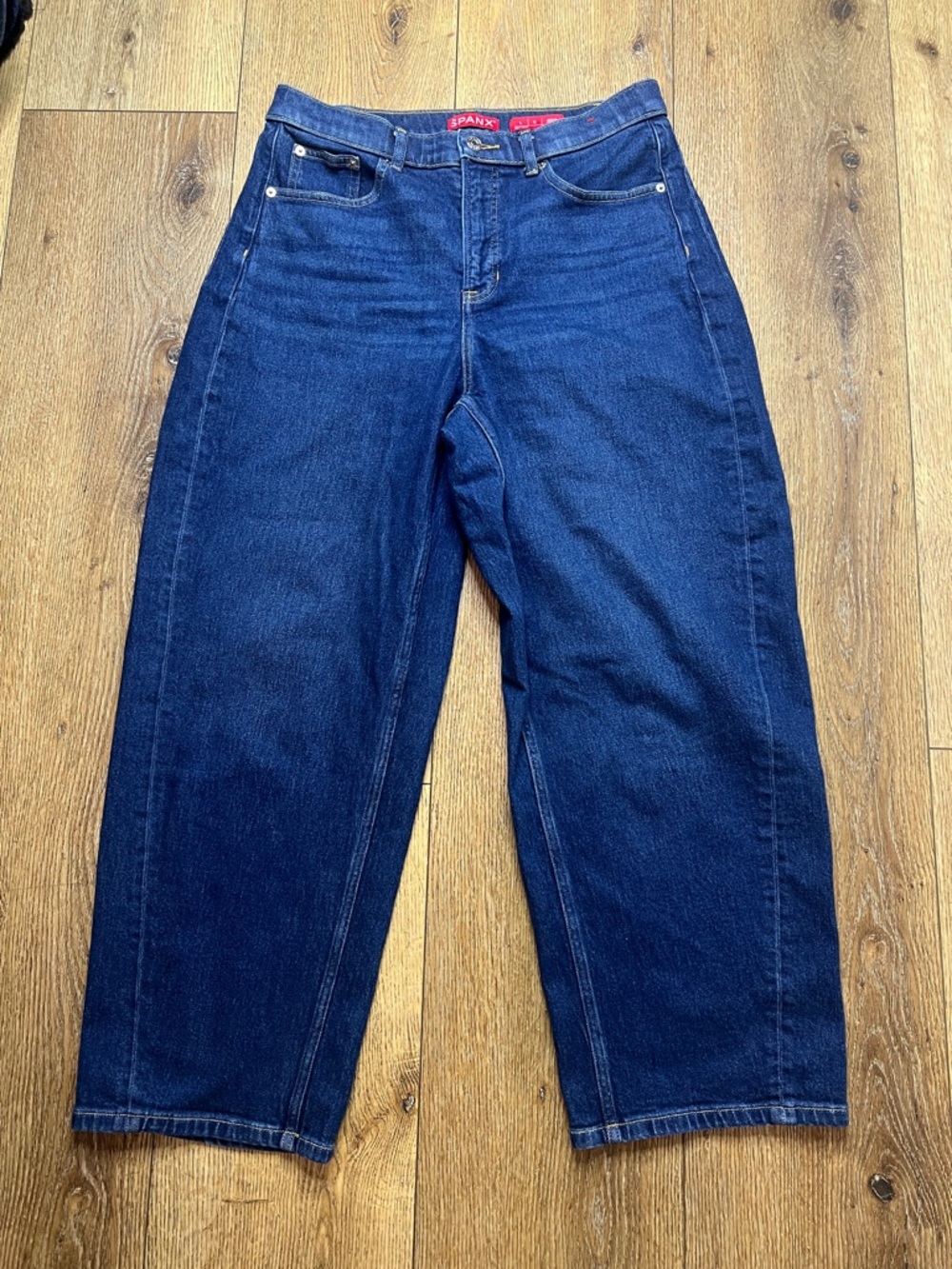 SPANX Barrel Leg Jeans in Medium Wash Size L - Picture 3 of 10